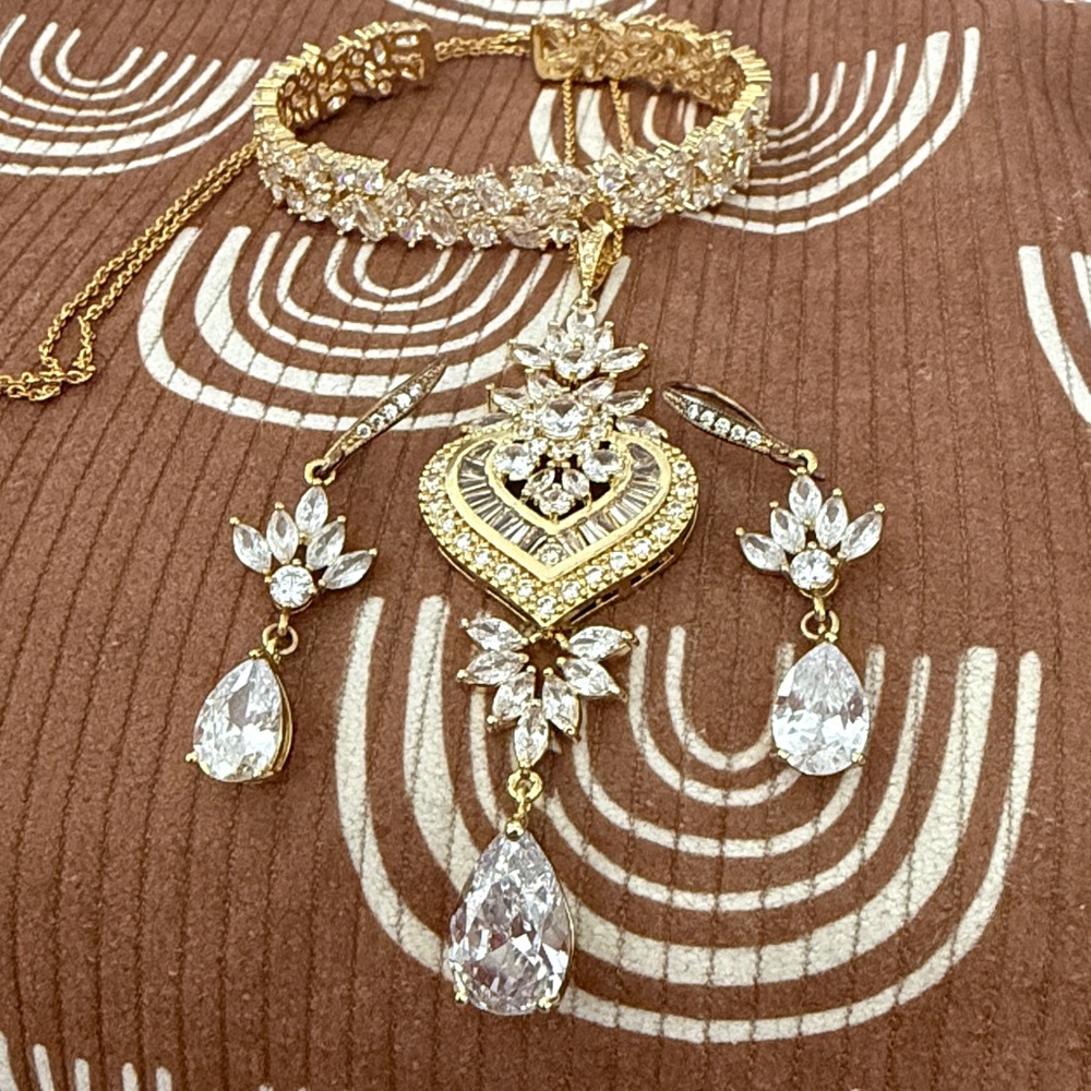 Gold & Crystal Jewelry Set